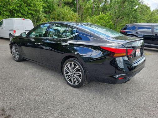 Super Black 2023 Nissan Altima 2.5 SL