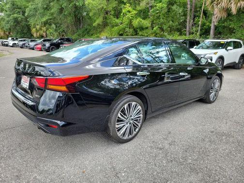 Super Black 2023 Nissan Altima 2.5 SL