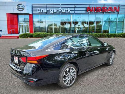 Super Black 2023 Nissan Altima 2.5 SL