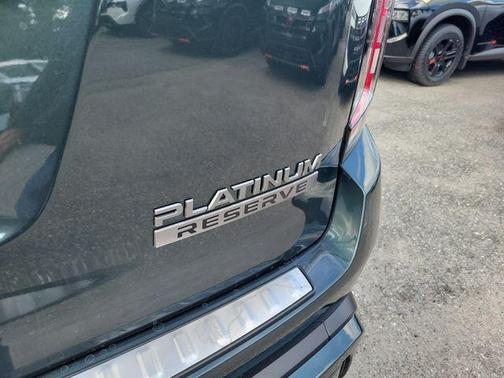 Alpine Metallic/Super Black 2026 Nissan Armada Platinum Reserve