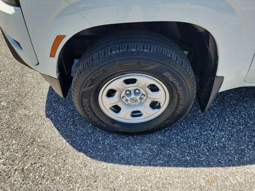 Glacier White 2023 Nissan Frontier S