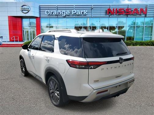 2025 Nissan Pathfinder SL FWD