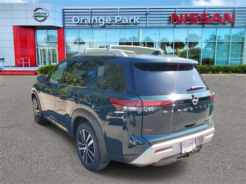 2025 Nissan Pathfinder Platinum FWD