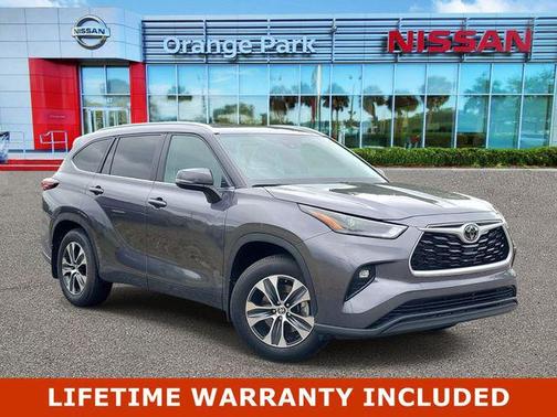 Magnetic Gray Metallic 2024 Toyota Highlander XLE