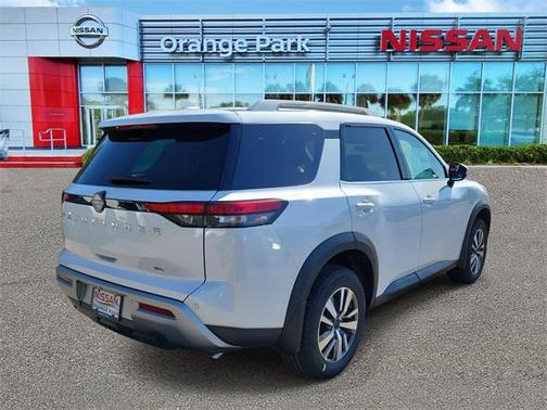 2025 Nissan Pathfinder SL FWD