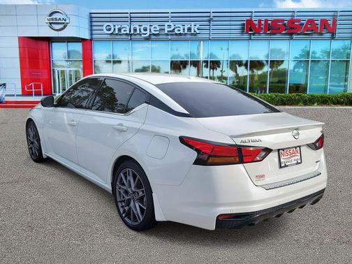 2023 Nissan Altima SR VC-Turbo FWD