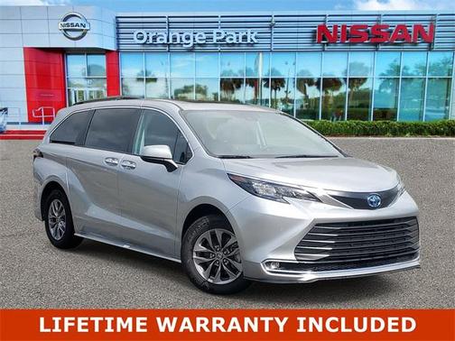 2024 Toyota Sienna XLE 8 Passenger
