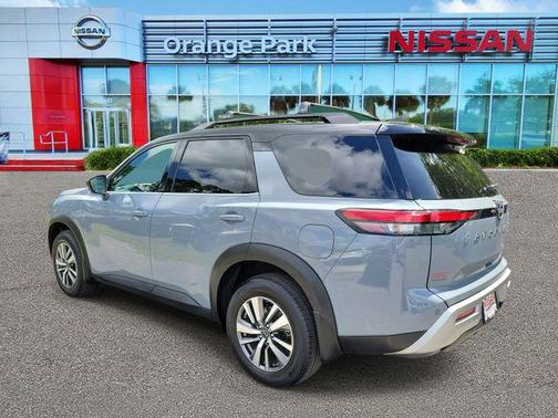 Solid Gray/Super Black 2023 Nissan Pathfinder SL 4WD