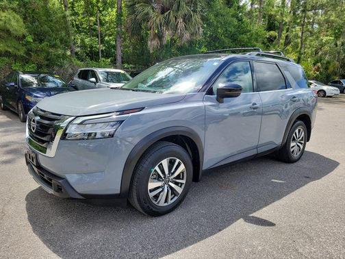 Solid Gray/Super Black 2023 Nissan Pathfinder SL 4WD
