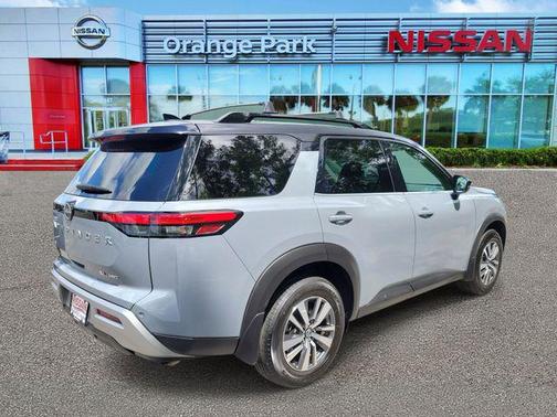 Solid Gray/Super Black 2023 Nissan Pathfinder SL 4WD