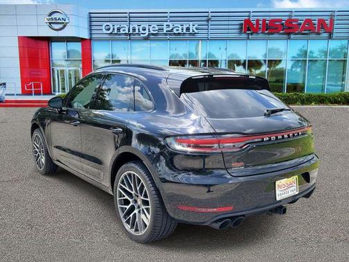 Jet Black Metallic 2020 Porsche Macan Macan Turbo