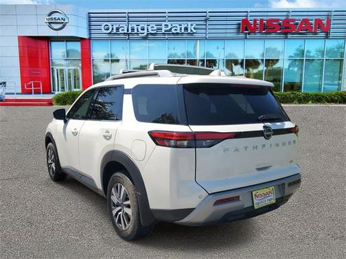 2024 Nissan Pathfinder SL FWD