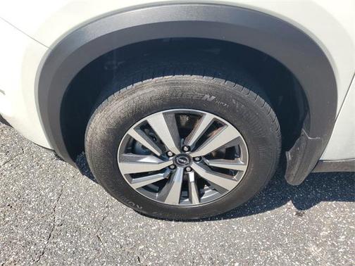 2024 Nissan Pathfinder SL FWD