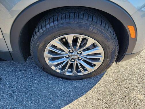 Argent Silver Metallic 2024 Cadillac XT4 Premium Luxury