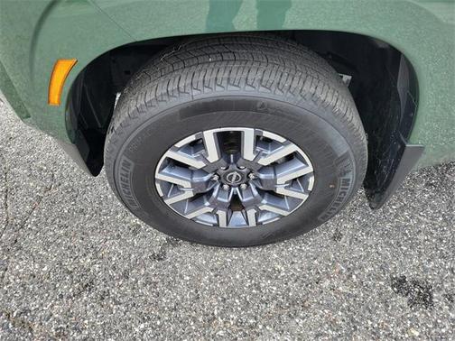 2024 Nissan Frontier SL