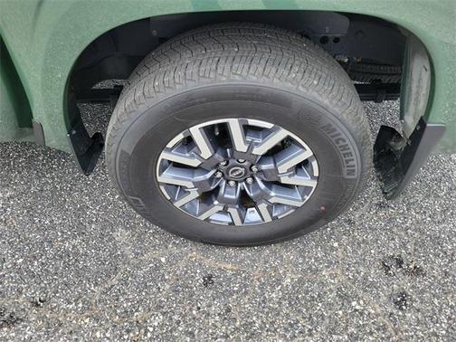 2024 Nissan Frontier SL