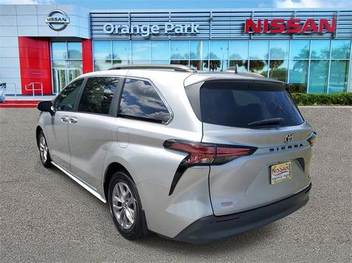 2021 Toyota Sienna XLE 8 Passenger