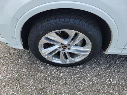 2024 Audi Q7 55 Premium Plus