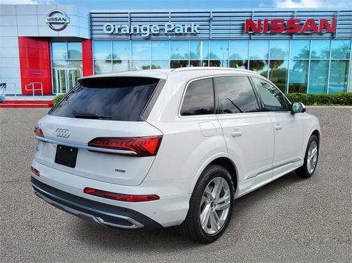 2024 Audi Q7 55 Premium Plus