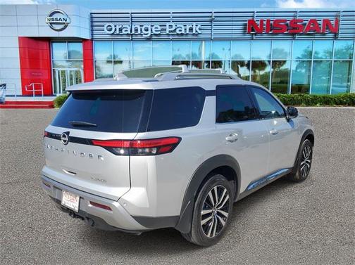 2024 Nissan Pathfinder Platinum FWD