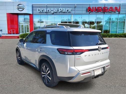 2024 Nissan Pathfinder Platinum FWD