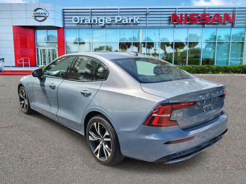 2023 Volvo S60 B5 Plus Dark Theme