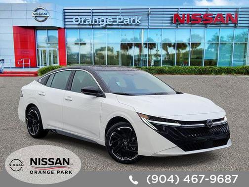 Aspen White Tricoat/Super Black 2026 Nissan Sentra SR