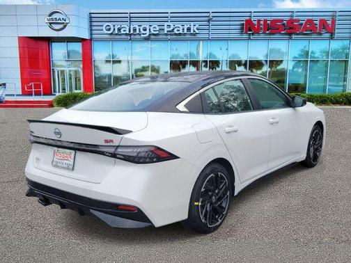 Aspen White Tricoat/Super Black 2026 Nissan Sentra SR