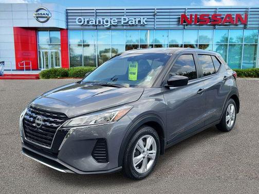 Gun Metallic 2024 Nissan Kicks S