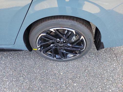 Atlantic Gray Metallic/Super Black 2026 Nissan Sentra SR