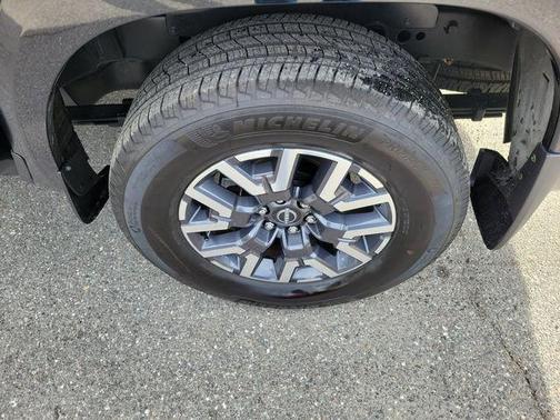 2024 Nissan Frontier SL