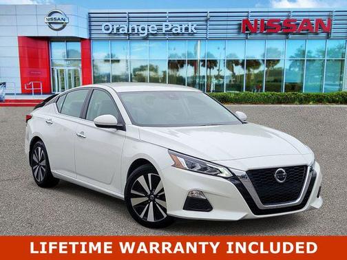 Pearl White Tricoat 2022 Nissan Altima 2.5 SV