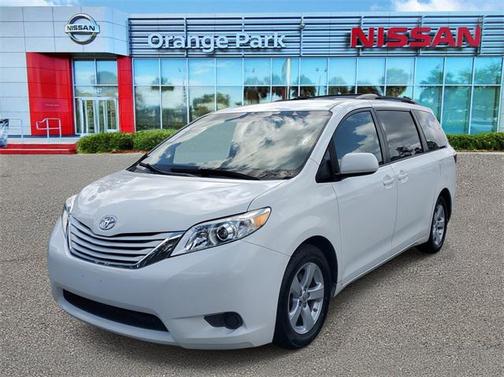 2017 Toyota Sienna LE