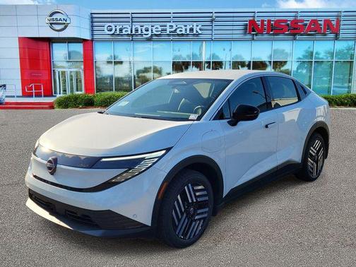Everest White Pearl Tricoat 2026 Nissan Leaf SV+