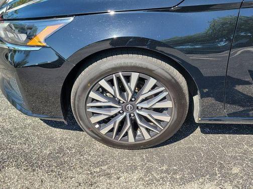 Super Black 2025 Nissan Altima 2.5 SV