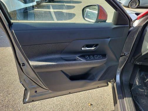 Gun Metallic/Scarlet Ember Tintcoat 2026 Nissan Kicks SV