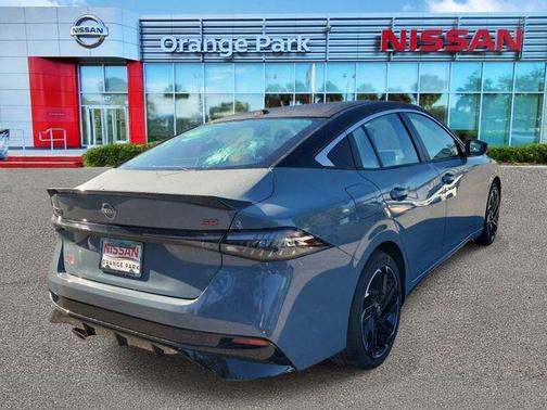 Atlantic Gray Metallic/Super Black 2026 Nissan Sentra SR