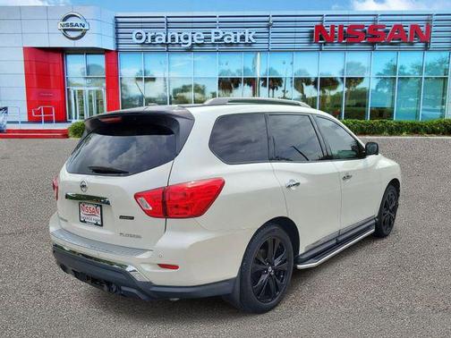 2017 Nissan Pathfinder Platinum