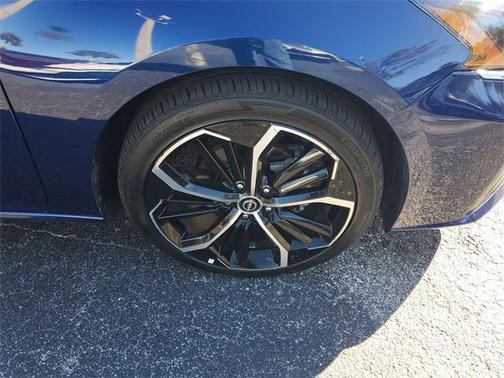 2023 Nissan Altima SR FWD