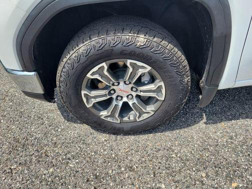 Summit White 2024 GMC Sierra 1500 SLT