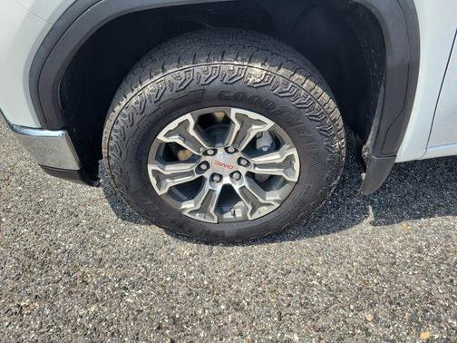Summit White 2024 GMC Sierra 1500 SLT