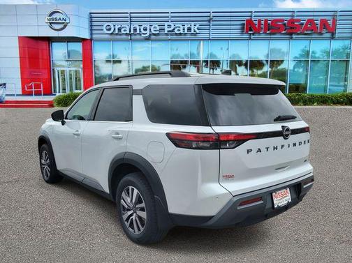 Everest White Pearl Tricoat 2026 Nissan Pathfinder SL