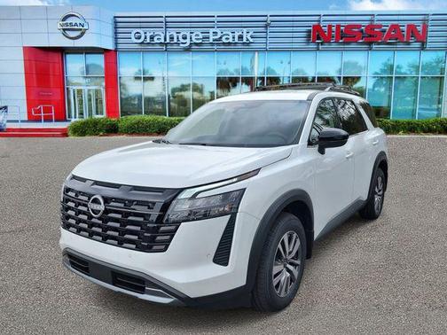 Everest White Pearl Tricoat 2026 Nissan Pathfinder SL