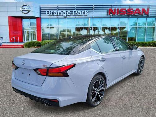 Gray Sky Pearl/Super Black 2026 Nissan Altima SR FWD