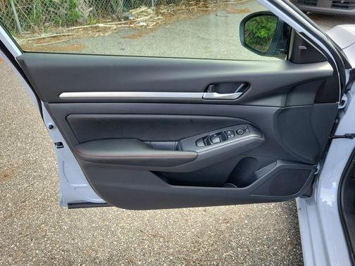 Gray Sky Pearl/Super Black 2026 Nissan Altima SR FWD