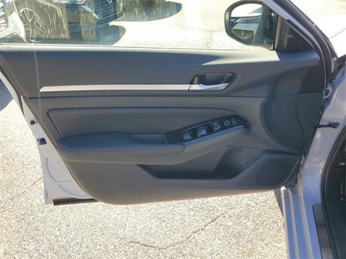 2025 Nissan Altima SR FWD