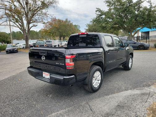 2023 Nissan Frontier SV