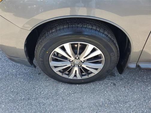 2017 Nissan Pathfinder SV