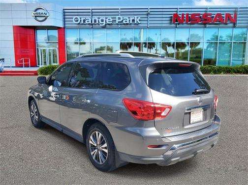 2017 Nissan Pathfinder SV