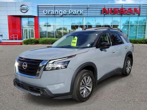 Solid Gray/Super Black 2024 Nissan Pathfinder SL FWD